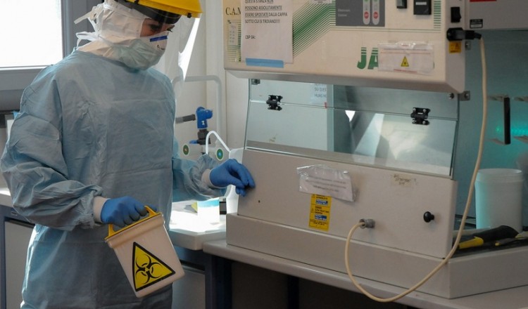«Καμπανάκι» 239 επιστημόνων για τη μεταδοση του κορονοϊού – Γιατί καλούν τον ΠΟΥ να αναθεωρήσει τις οδηγίες