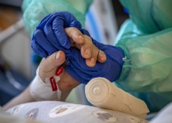 Φλώρινα: «Μην υποτιμάτε τον ιό» – Ασθενής περιγράφει τη μάχη της με τον ύπουλο εχθρό