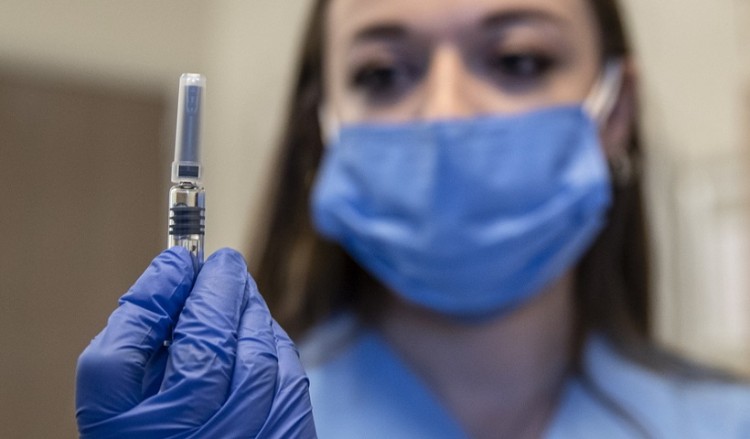 Covid-19: Σταμάτησε η δοκιμή εμβολίου της Johnson & Johnson λόγω ανεξήγητης ασθένειας εθελοντή