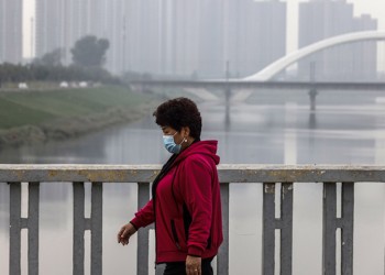 Έρευνα: Η ρύπανση του αέρα αυξάνει τους θανάτους από Covid-19