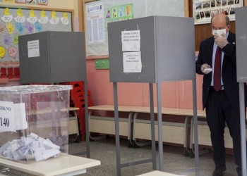 «Εκλογές» στα Κατεχόμενα: Ελαφρύ προβάδισμα Τατάρ