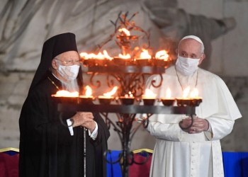 Οικουμενικός Πατριάρχης Βαρθολομαίος και Πάπας Φραγκίσκος προσευχήθηκαν για την ειρήνη (βίντεο)