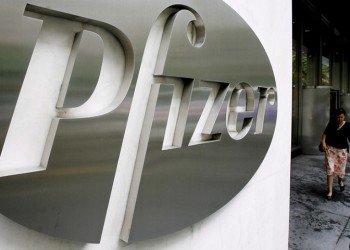 Financial Times: Η Βρετανία θα εγκρίνει το εμβόλιο της Pfizer
