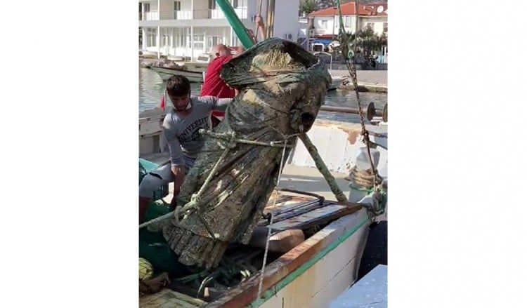 Τούρκοι «ψάρεψαν» γυναικείο χάλκινο άγαλμα κοντά στα Δωδεκάνησα
