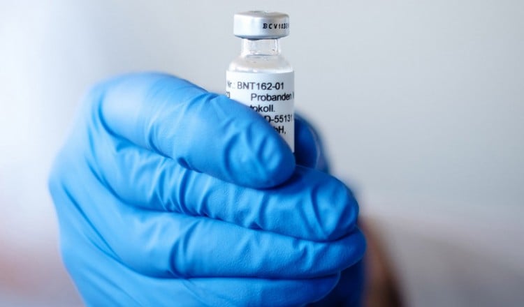 Covid-19: Το εμβόλιο της Pfizer/BioNTech έλαβε έγκριση στη Βρετανία