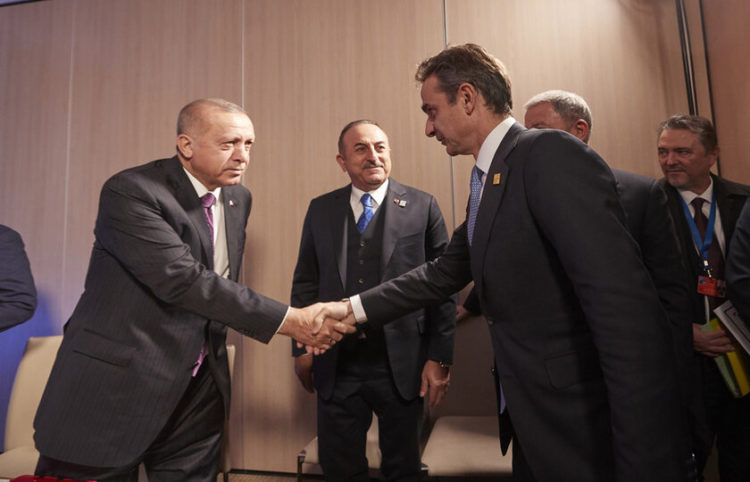 Οι δύο αρχηγοί σε προηγούμενη τους συνάντηση (φωτ. αρχείου: ΑΠΕ-ΜΠΕ/ Γραφείο Τύπου του Πρωθυπουργού/ Δημήτρης Παπαμήτσος)