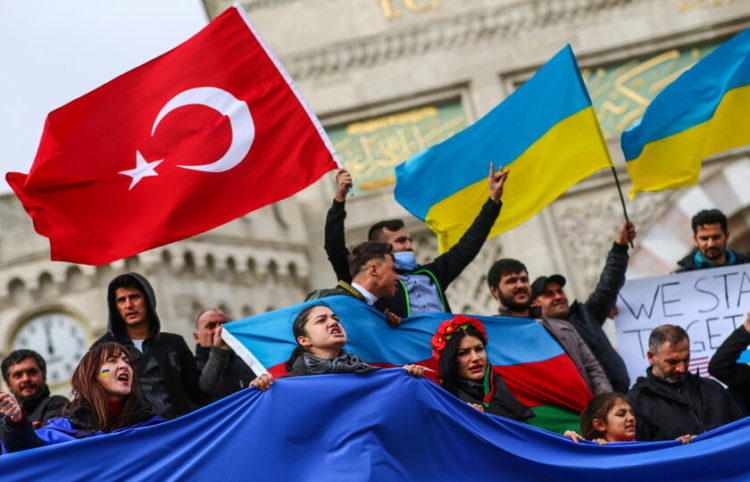 Πορεία κατά της Ρωσίας στην Τουρκία (φωτ.:  EPA/ Sedat Suna)