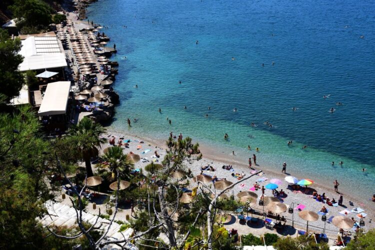 Στιγμιότυπο από παραλία του Ναυπλίου (φωτ.: Βασίλης Παπαδόπουλος / EUROKINISSI)