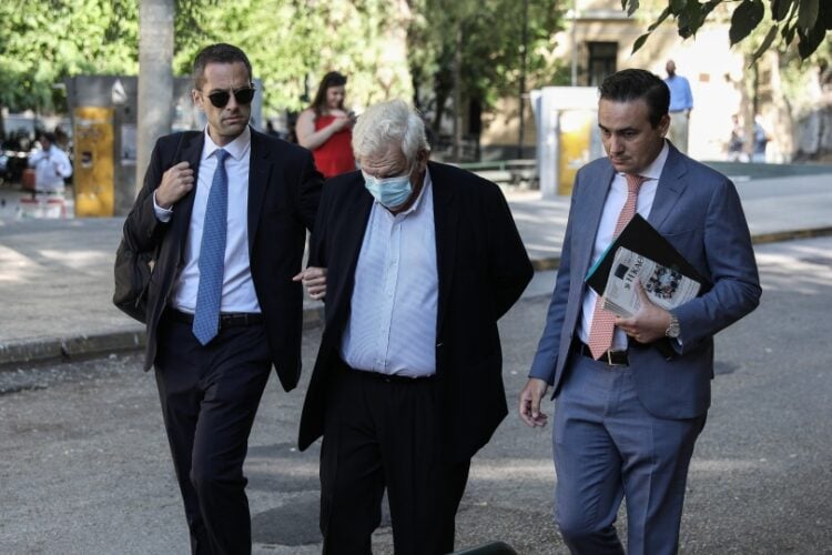 Ο Δημήτρης Κουτσολιούτσος ενώ προσέρχεται στο δικαστήριο (φωτ.: EUROKINISSI/Βασίλης Ρεμπάπης)