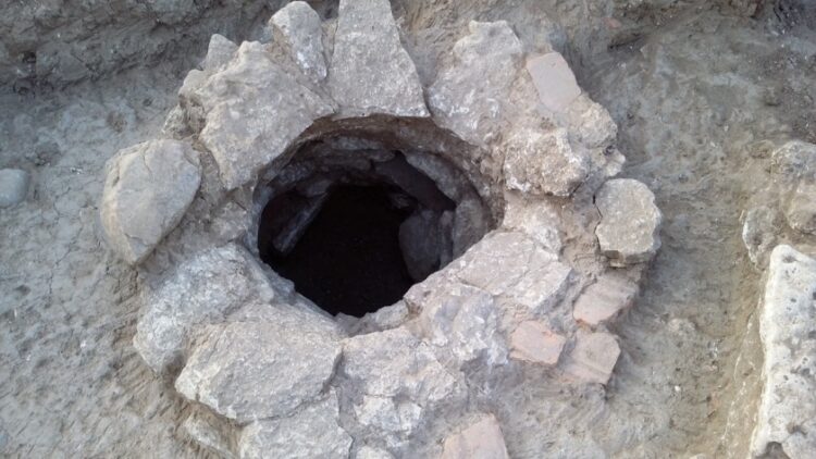 Πηγάδι το οποίο βρέθηκε στη διάρκεια ανασκαφής στη χερσόνησο της Μολυβωτής του νομού Ροδόπης (φωτ.: EUROKINISSI/Υπουργείο Πολιτισμού και Αθλητισμού)