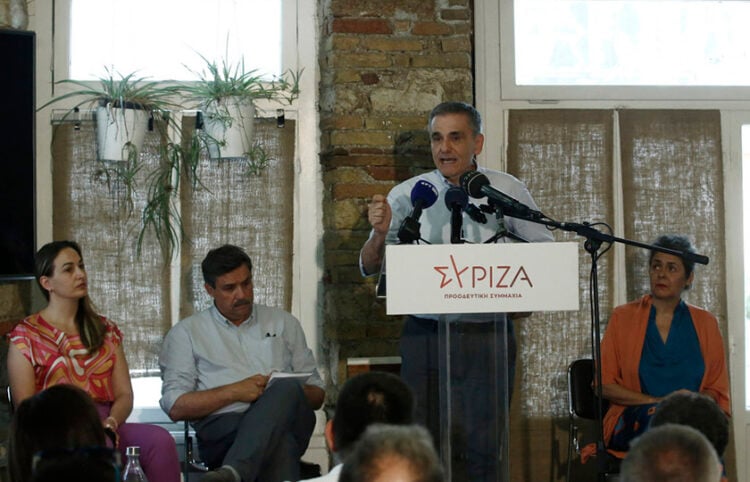 Ο Ευκλείδης Τσακαλώτος κατά την ανακοίνωση της υποψηφιότητάς του για την ηγεσία του ΣΥΡΙΖΑ-ΠΣ (φωτ.: ΑΠΕ-ΜΠΕ / Γιάννης Κολεσίδης)
