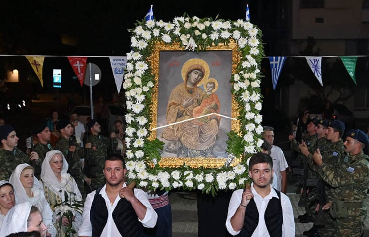 Λιτανεία της εικόνας της Παναγίας της Ταυριώτισσας (φωτ.: mymoschato.gr)