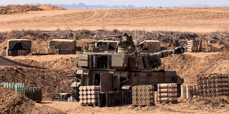 Ισραηλινοί στρατιώτες σε σενάριο άσκησης σε αδιευκρίνιστη τοποθεσία κοντά στα σύνορα με τη Γάζα (φωτ.: EPA / Hannibal Hanschke)