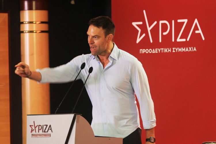 Ο πρόεδρος του ΣΥΡΙΖΑ - ΠΣ Στέφανος Κασσελάκης μιλάει από το βήμα σε βουλευτές και στελέχη του κόμματος κατά την διάρκεια της συνεδρίασης της ΚΕ του κόμματος, σήμερα, σε κεντρικό ξενοδοχείο της Αθήνας (φωτ.: ΑΠΕ-ΜΠΕ/ Αλέξανδρος Βλάχος)