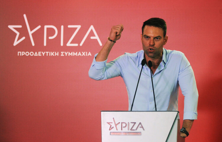 Ο πρόεδρος του ΣΥΡΙΖΑ - ΠΣ Στέφανος Κασσελάκης, χθες, στη συνεδρίαση της ΚΕ του κόμματος σε κεντρικό ξενοδοχείο της Αθήνας (φωτ.: ΑΠΕ-ΜΠΕ/Αλέξανδρος Βλάχος)