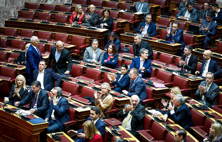 Τα έδρανα του ΣΥΡΙΖΑ στη Βουλή (φωτ.: EUROKINISSI / Γιώργος Κονταρίνης)