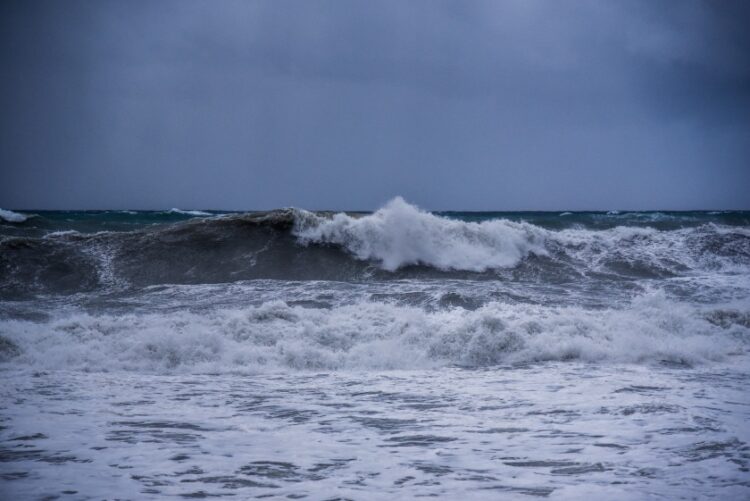 Η θάλασσα σε παραλίες της Πρέβεζας (Κανάλι, Μονολίθι) κατά τη διάρκεια της κακοκαιρίας.
(φωτ.: Γιώργος Ευσταθίου/EUROKINISSI)