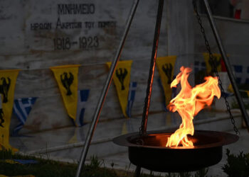 H  «Φλόγα της Μνήμης» στις Αχαρνές για τα 105 χρόνια από τη Γενοκτονία των Ποντίων (φωτ.: Facebook / Σπύρος Βρεττός)