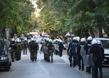 Αστυνομικές δυνάμεις στο πλαίσιο έκτακτων μέτρων (φωτ.: EUROKINISSI / Τατιάνα Μπόλαρη)