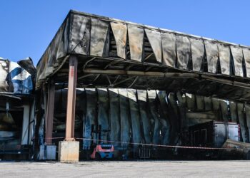 Tο κατεστραμμένο εργοστάσιο της εταιρείας «Γιαννίτση» στη βιομηχανική περιοχή της Λαμίας (φωτ.: EUROKINISSI / Νάσος Σιμόπουλος)