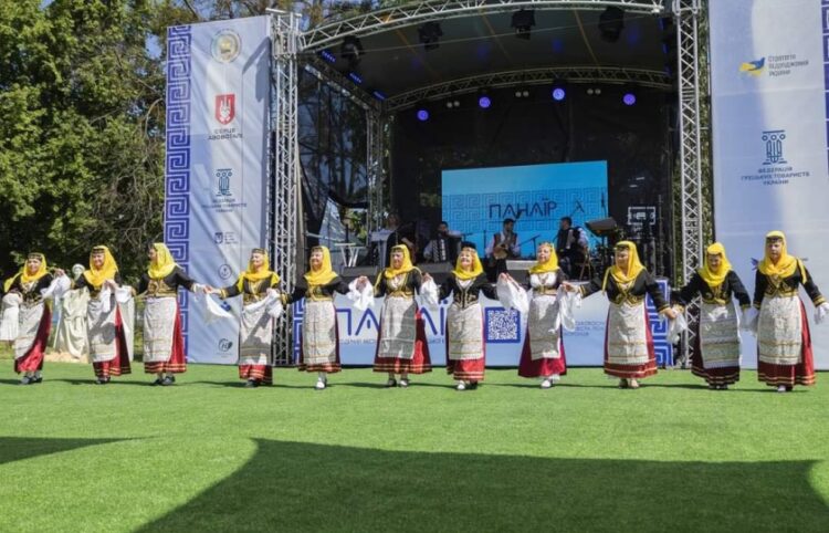 Πάνω από 20 χορευτικά και μουσικά συγκροτήματα έλαβαν μέρος στο πανηγύρι του Κιέβου (φωτ.: ΑΠΕ-ΜΠΕ)