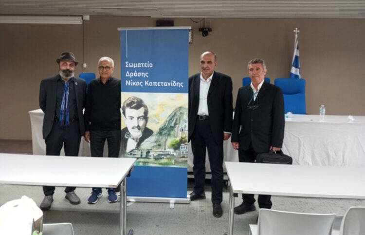 Οι τρεις συγγραφείς με τον πρόεδρο του σωματείου Γ. Γεωργιάδη (δεύτερος από δεξιά) (φωτ.: Σωματείο Δράσης «Νίκος Καπετανίδης»)