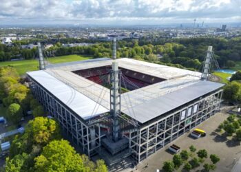 Το στάδιο RheinEnergieStadion της Κολονίας, έδρα της Bundesliga club 1. FC Koeln όπου θα γίνει ο αγώνας Ισπανία-Γεωργία (φωτ.:  EPA/ Christopher Neundorf)