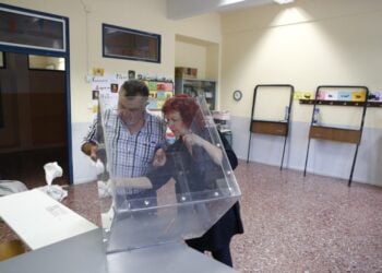 Εικόνα από τη διανομή του εκλογικού υλικού από το δήμο Αθηναίων,  χθες, Παρασκευή 7 Ιουνίου 2024 (φωτ.: Σωτήρης Δημητρόπουλος/EUROKINISSI)