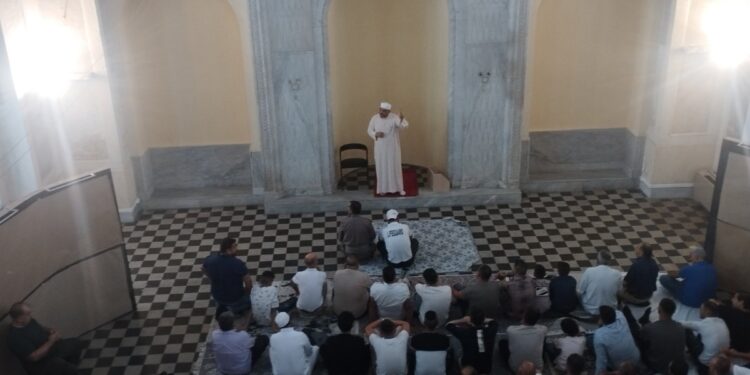 Μουσουλμάνοι προσεύχονται στο Γενί Τζαμί για τη γιορτή της Θυσίας του Αβραάμ (Πηγή φωτ.: Γενική Γραμματεία Θρησκευμάτων/Υπουργείο Παιδείας Θρησκευμάτων και Αθλητισμού)