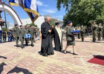 Στρατιωτικές τιμές στην κηδεία του Κωνσταντίνου Τσιτιρίδη (φωτ.: ΑΠΕ-ΜΠΕ)