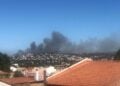 Καπνός από τη φωτιά στη Σταμάτα του Δήμου Διονύσου (φωτ.: Facebook / FireNews Greece)