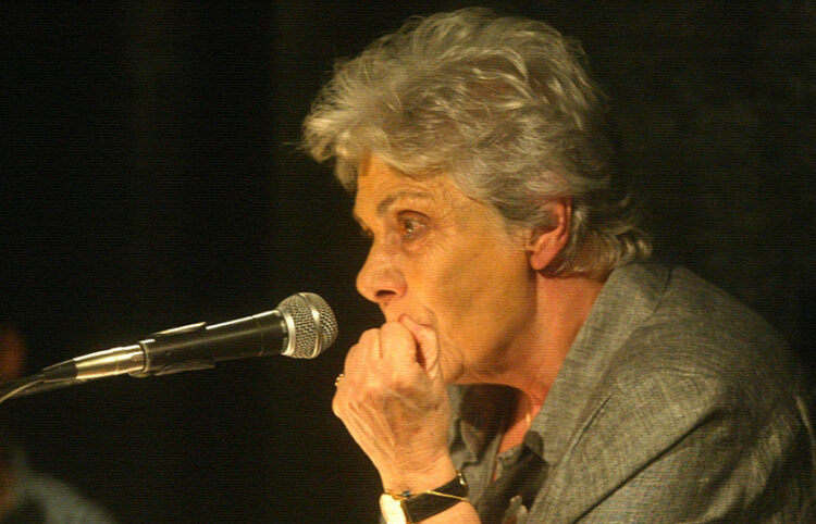 Η Κική Δημουλά διαβάζει ποιήματά της, 2007 (φωτ.: MotionTeam / Γιάννης Μωυσιάδης)