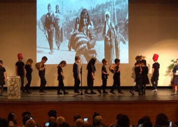 Στιγμιότυπο από την εκδήλωση του 2ου Δημοτικού Σχολείου Κιλκίς (πηγή: youtube / Eidisis.gr)