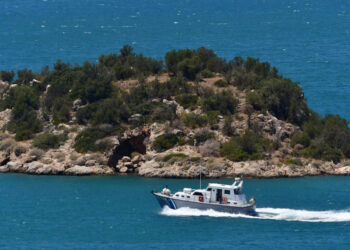 Σκάφος του Λιμενικού Σώματος - Ελληνική Ακτοφυλακή σε περιπολία (φωτ.: ΑΠΕ-ΜΠΕ / Ευάγγελος Μπουγιώτης)