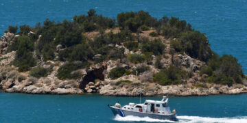 Σκάφος του Λιμενικού Σώματος - Ελληνική Ακτοφυλακή σε περιπολία (φωτ.: ΑΠΕ-ΜΠΕ / Ευάγγελος Μπουγιώτης)