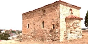 Ο βυζαντινός πύργος της Φώκαιας στην Κασσάνδρα Χαλκιδικής (πηγή: Glomex)