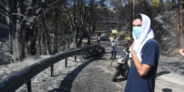 Στιγμιότυπο από την πυρκαγιά στην περιοχή Γηροκομειό της Πάτρας (φωτ.: EUROKINISSI)