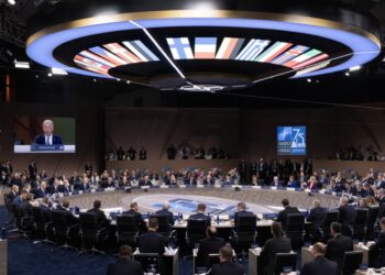 Ο Αμερικανός πρόεδρος Τζο Μπάιντεν μιλά στη Σύνοδο Κορυφής του ΝΑΤΟ που συμπίπτει με τη συμπλήρωση 75 χρόνια από την ίδρυση της Συμμαχίας (φωτ.: EPA/Michael Reynolds)