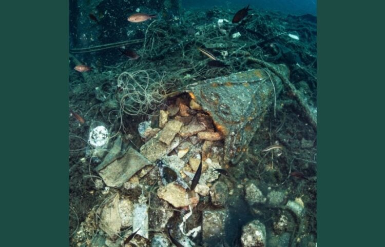 Τόνοι σκουπιδιών επιβάρυναν επί χρόνια τη θάλασσα στο Πόρτο Κουφό (φωτ.: ΑΠΕ-ΜΠΕ/Greek Eco Project)
