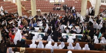 Εικόνα από την κηδεία των παιδιών που σκοτώθηκαν από  ρουκέτσ της Χεζμπολάχ στα Υψίπεδα του Γκολάν (φωτ.: EPA/ATEF SAFADI)