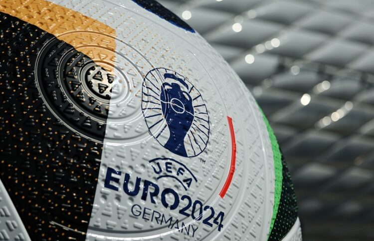 Η μπάλα του EURO 2024 (φωτ.: EPA / Anna Szilagyi)