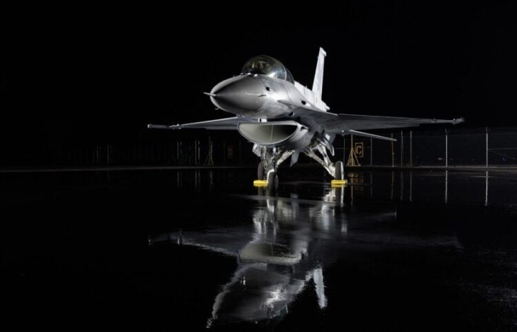 Παρουσίαση ολοκληρωμένου F-16 (φωτ.: Lockheed Martin)