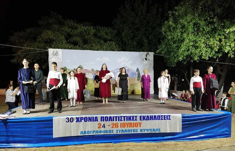 Στιγμιότυπο από την εκδήλωση για τα 100 χρόνια από την άφιξη των Νεοχωριτών στην Ημαθία (φωτ.: alexandriamou.gr)