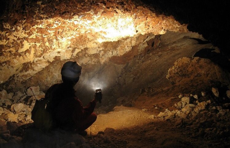 Ο κύριος θάλαμος του σπηλαίου στον Μαύρο Βράχο Σιδηροκάστρου (φωτ.: ΑΠΘ)