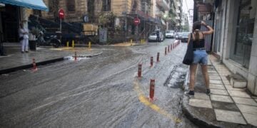 Χαρακτηριστικό στιγμιότυπο από πλημμυρισμένους δρόμους μετά από καταιγίδα στη Θεσσαλονίκη (φωτ.: ΜΟΤΙΟΝΤΕΑΜ/Βασίλης Βερβερίδης)