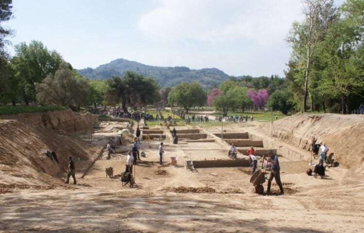 Στιγμιότυπο από τις ανασκαφές στο Γυμνάσιο (φωτ.: Υπουργείο Πολιτισμού)
