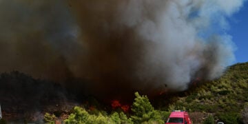 Εστία φωτιάς στη βορειοανατολική Αττική (φωτ.: EUROKINISSI / Τατιάνα Μπόλαρη)