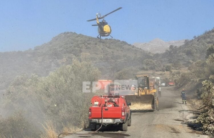 Δυνάμεις της Πυροσβεστικής αντιμετωπίζουν τη φωτιά στην περιοχή του Ρεθύμνου (φωτ.: ertnews.gr)