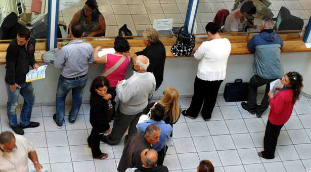 Συμβολαιογράφοι και ΚΕΠ θα εκδίδουν φορολογική ενημερότητα