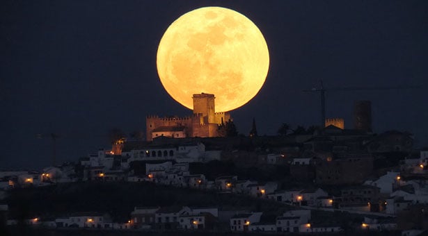 Παιχνίδια με την πανσέληνο